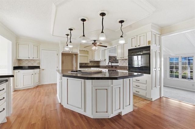 21503 S State Route Y Highway, Belton, MO 64012