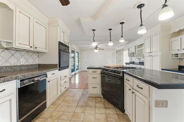 21503 S State Route Y Highway, Belton, MO 64012