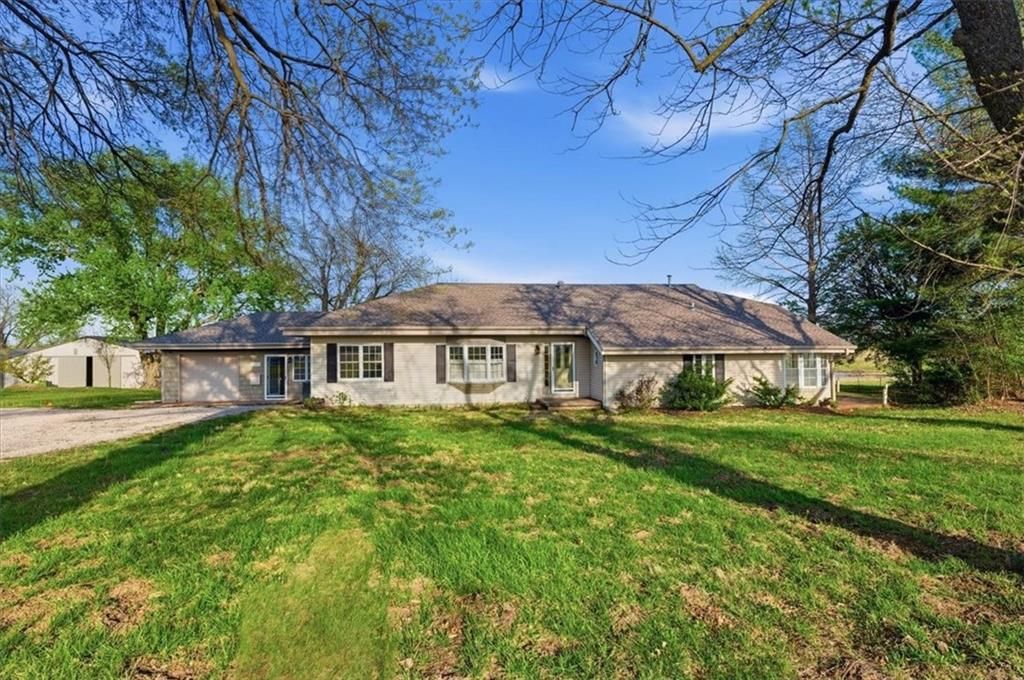 21503 S State Route Y Highway, Belton, MO 64012