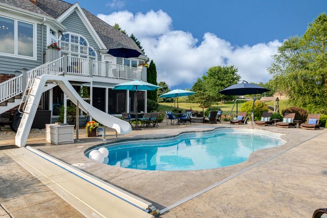11255 Bell Place, Crown Point, IN 46307