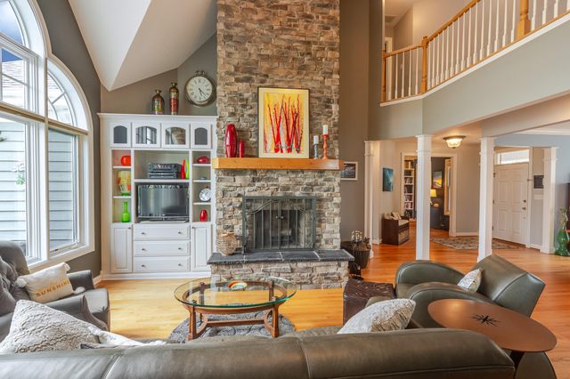 11255 Bell Place, Crown Point, IN 46307