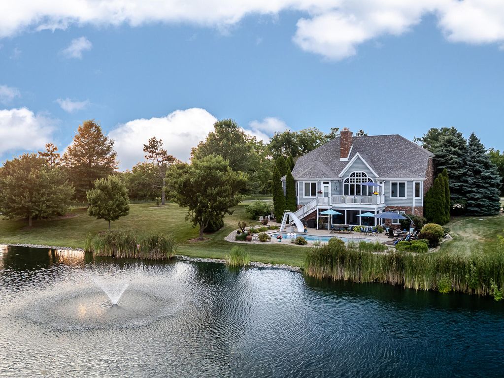 11255 Bell Place, Crown Point, IN 46307