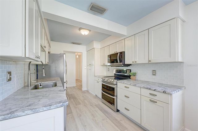 3368 SHEFFIELD CIRCLE, Sarasota, FL 34239