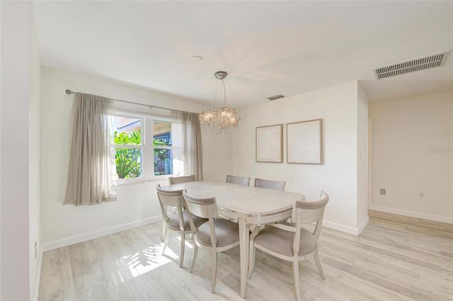 3368 SHEFFIELD CIRCLE, Sarasota, FL 34239