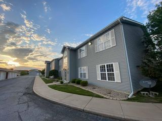 8251 Lincoln Circle D, Merrillville, IN 46410