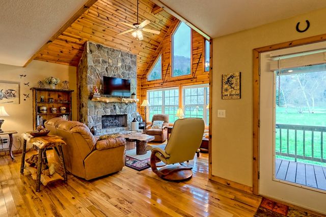 3556 River Front Lane, Hiawassee, GA 30546