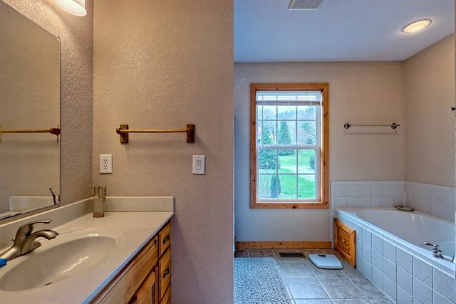 3556 River Front Lane, Hiawassee, GA 30546