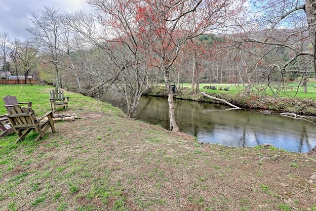 3556 River Front Lane, Hiawassee, GA 30546
