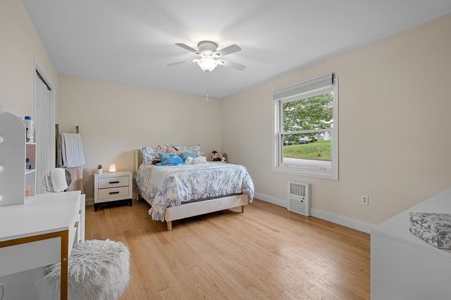 17 Vinal St, Hudson, MA 01749