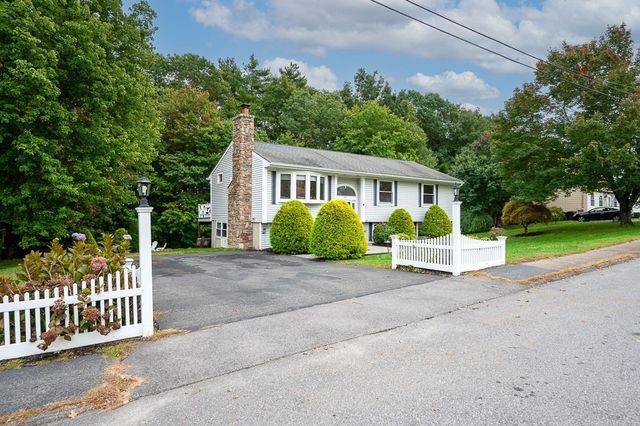 17 Vinal St, Hudson, MA 01749