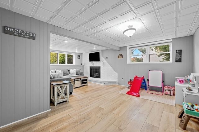 17 Vinal St, Hudson, MA 01749
