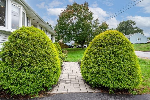 17 Vinal St, Hudson, MA 01749