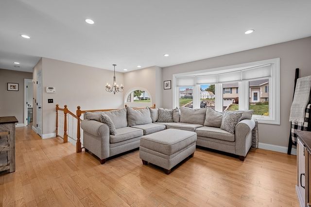 17 Vinal St, Hudson, MA 01749