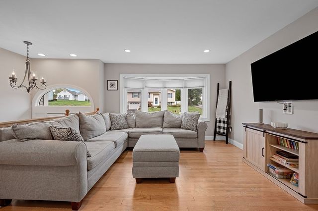 17 Vinal St, Hudson, MA 01749