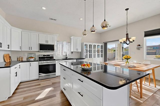 821 8th Street NE, Rio Rancho, NM 87124