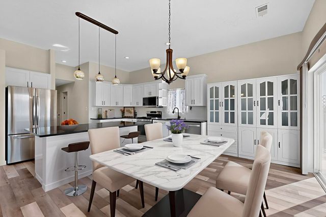 821 8th Street NE, Rio Rancho, NM 87124