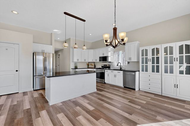 821 8th Street NE, Rio Rancho, NM 87124