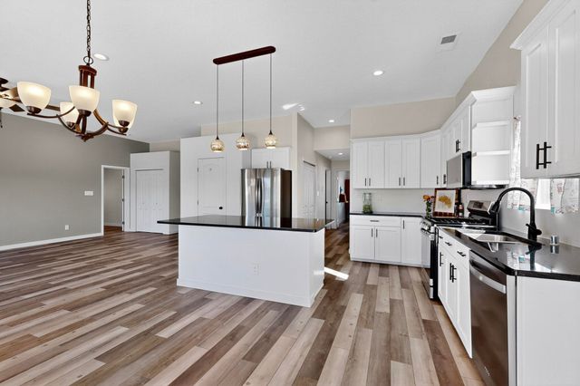 821 8th Street NE, Rio Rancho, NM 87124