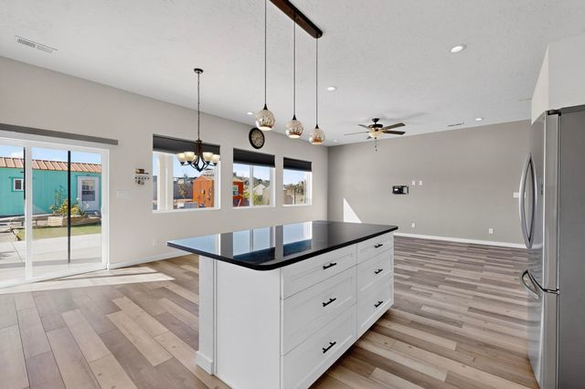 821 8th Street NE, Rio Rancho, NM 87124