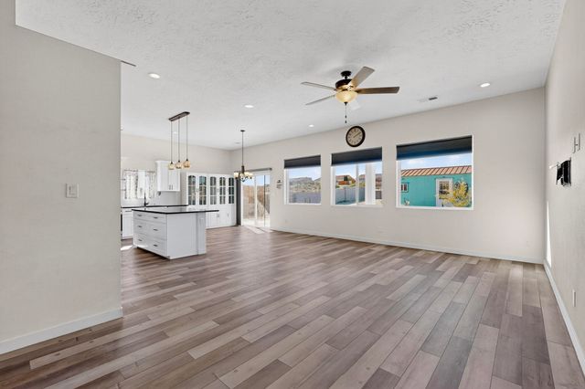 821 8th Street NE, Rio Rancho, NM 87124