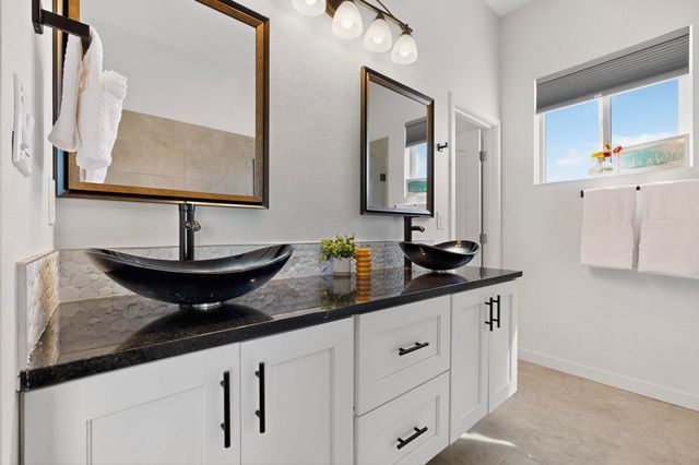 821 8th Street NE, Rio Rancho, NM 87124