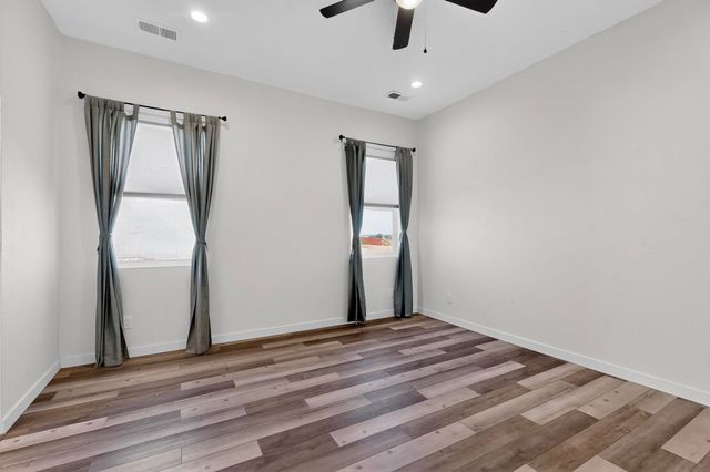 821 8th Street NE, Rio Rancho, NM 87124