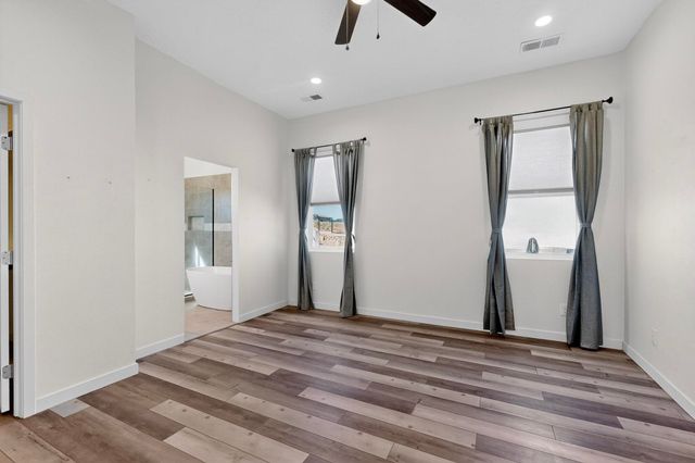 821 8th Street NE, Rio Rancho, NM 87124