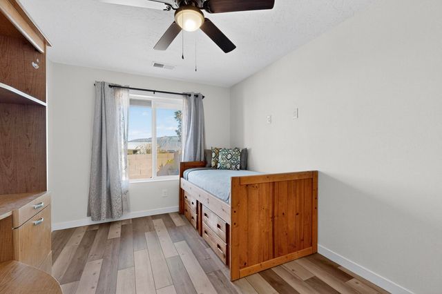 821 8th Street NE, Rio Rancho, NM 87124