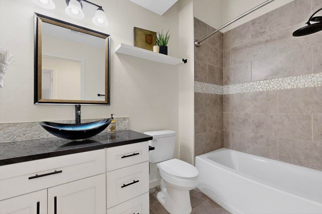 821 8th Street NE, Rio Rancho, NM 87124