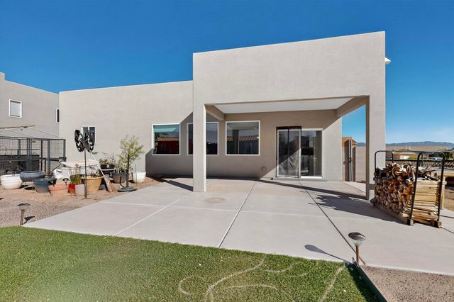 821 8th Street NE, Rio Rancho, NM 87124