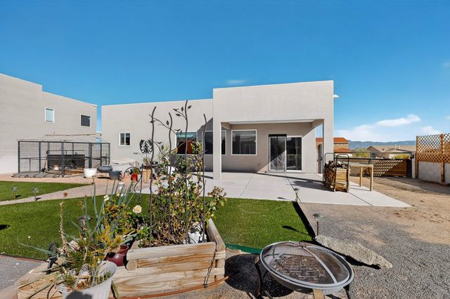 821 8th Street NE, Rio Rancho, NM 87124