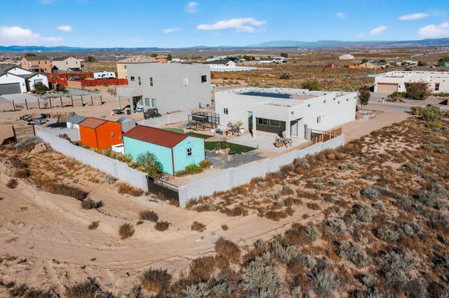 821 8th Street NE, Rio Rancho, NM 87124