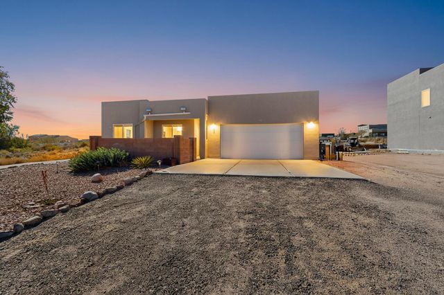 821 8th Street NE, Rio Rancho, NM 87124