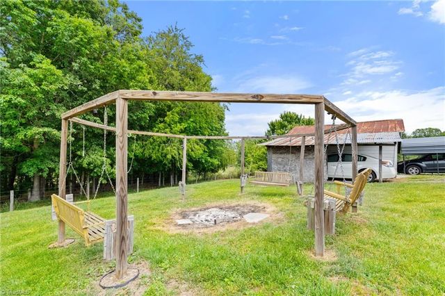 154 Adventure Trail, Mount Airy, NC 27030
