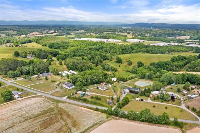154 Adventure Trail, Mount Airy, NC 27030