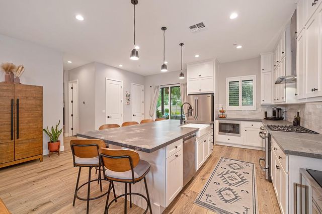2319 5th Ave, Sacramento, CA 95818