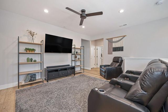 2319 5th Ave, Sacramento, CA 95818