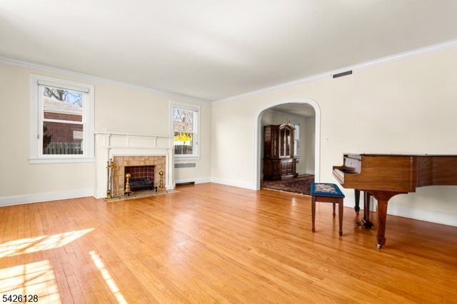 146 Irving Pl, Rutherford Boro, NJ 07070