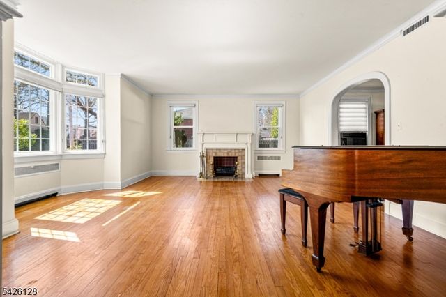 146 Irving Pl, Rutherford Boro, NJ 07070