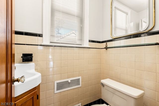 146 Irving Pl, Rutherford Boro, NJ 07070