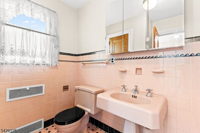 146 Irving Pl, Rutherford Boro, NJ 07070