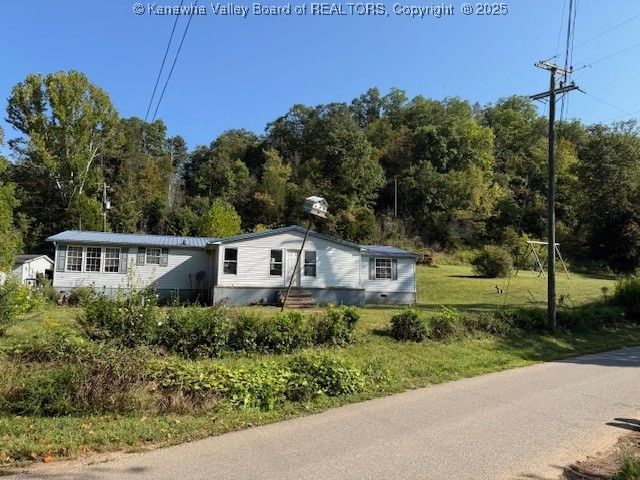 5291 Eighteen Mile Creek Road, Buffalo, WV 25123