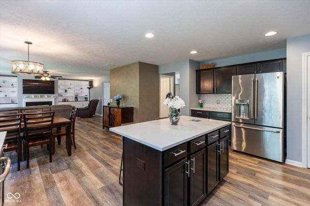 1225 Old Vines Trail, Greenwood, IN 46143