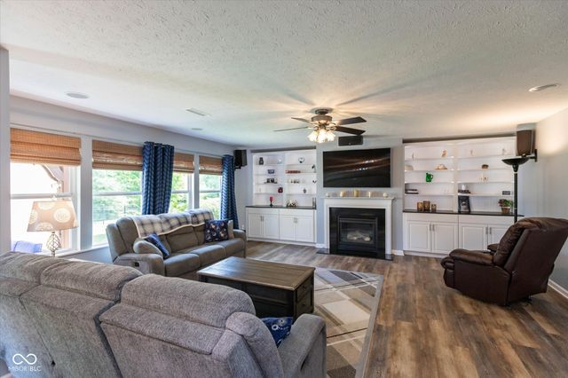 1225 Old Vines Trail, Greenwood, IN 46143