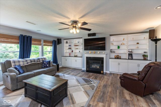 1225 Old Vines Trail, Greenwood, IN 46143