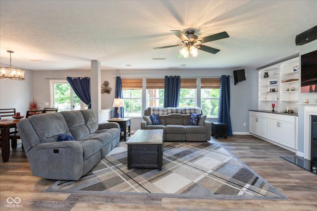 1225 Old Vines Trail, Greenwood, IN 46143