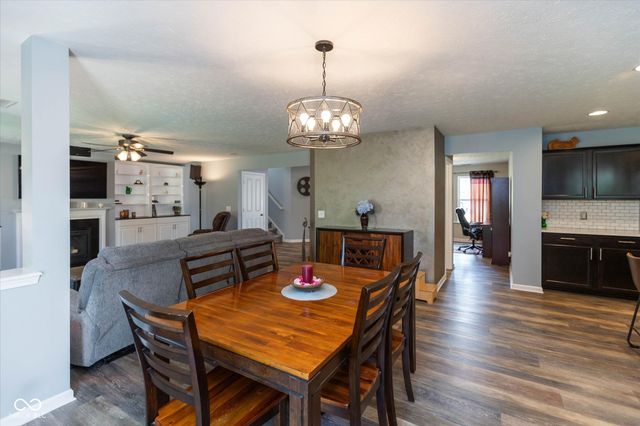 1225 Old Vines Trail, Greenwood, IN 46143