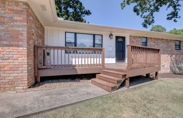 602 E Saline Circle, Benton, AR 72019