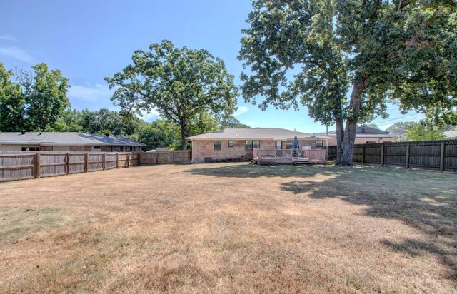 602 E Saline Circle, Benton, AR 72019