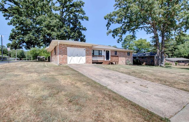 602 E Saline Circle, Benton, AR 72019